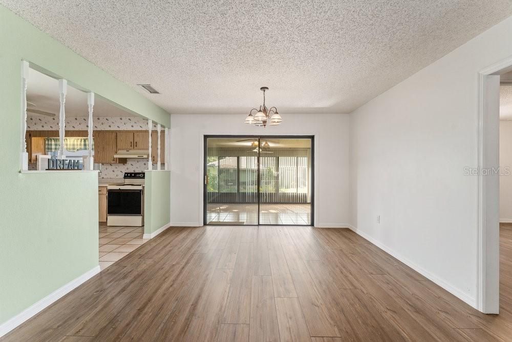 For Sale: $284,500 (2 beds, 2 baths, 1150 Square Feet)