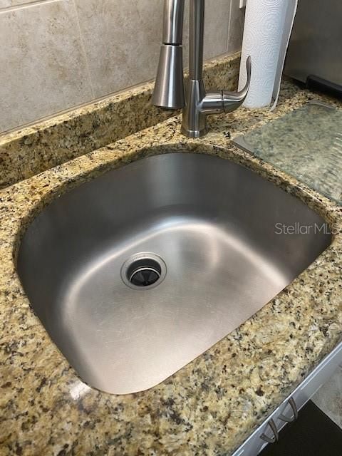 Great kitchen sink, granite counters