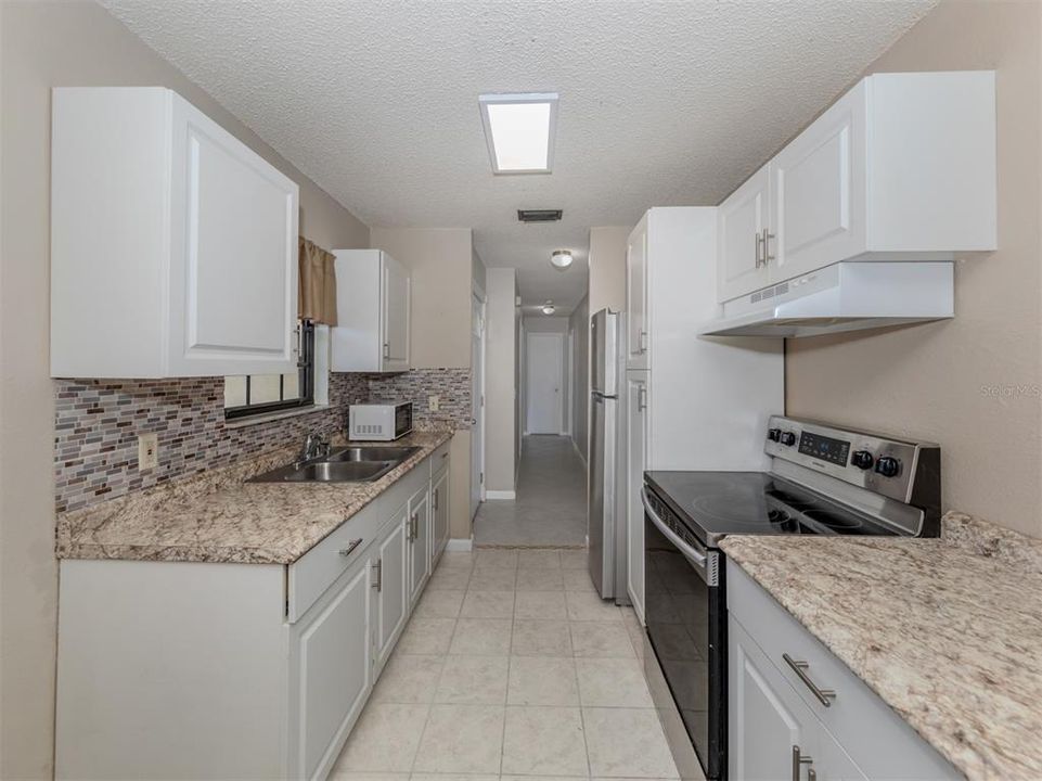 For Sale: $249,900 (3 beds, 2 baths, 952 Square Feet)