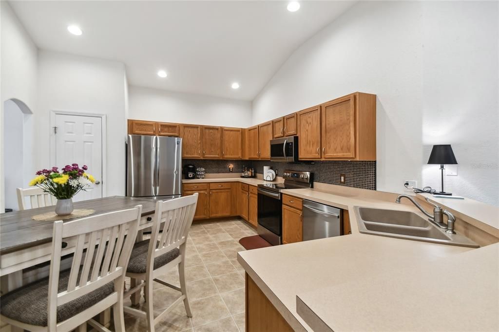 Active With Contract: $325,000 (3 beds, 2 baths, 1584 Square Feet)