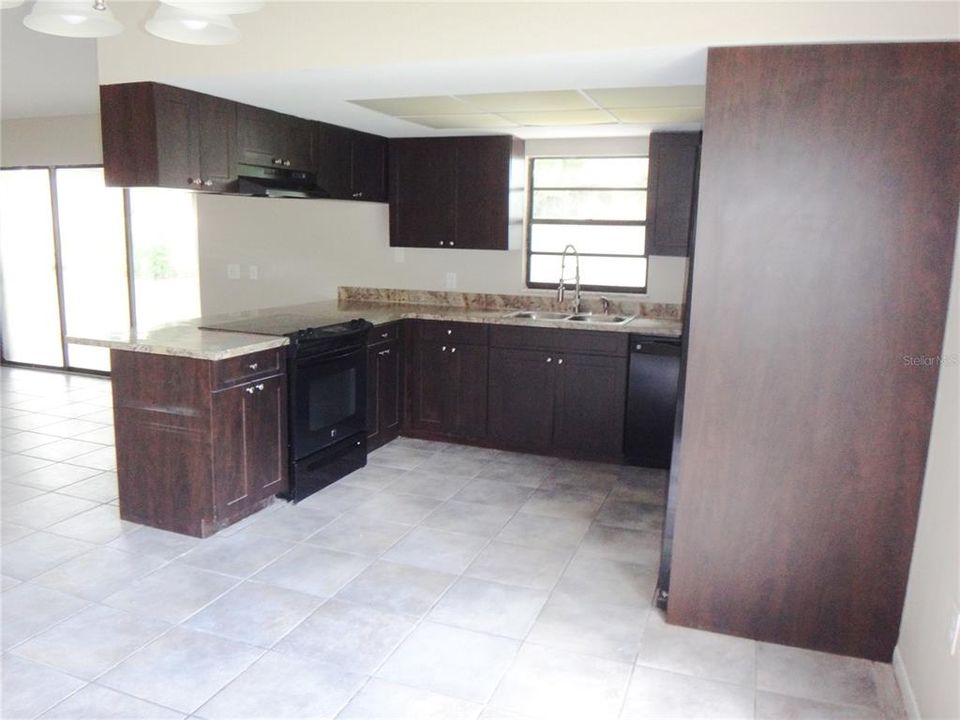 For Sale: $284,900 (3 beds, 2 baths, 1459 Square Feet)