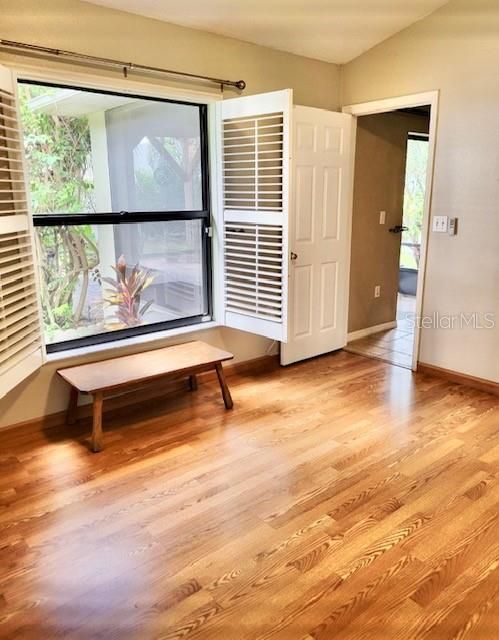 For Rent: $2,300 (3 beds, 2 baths, 1043 Square Feet)