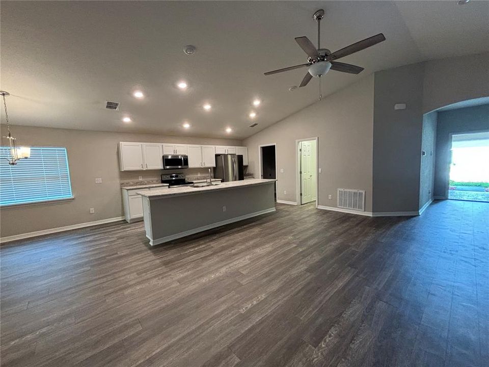 Active With Contract: $2,000 (4 beds, 2 baths, 1723 Square Feet)