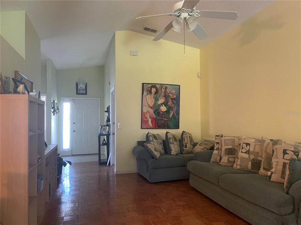 For Sale: $359,900 (3 beds, 2 baths, 1684 Square Feet)