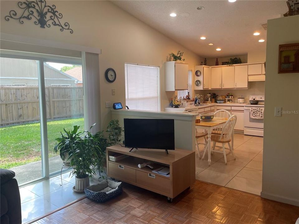 For Sale: $359,900 (3 beds, 2 baths, 1684 Square Feet)