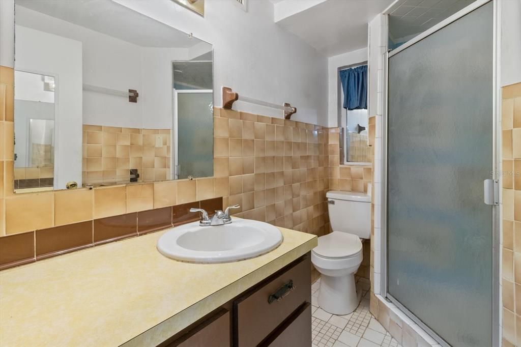 待售: $209,000 (4 贝兹, 2 浴室, 1560 平方英尺)