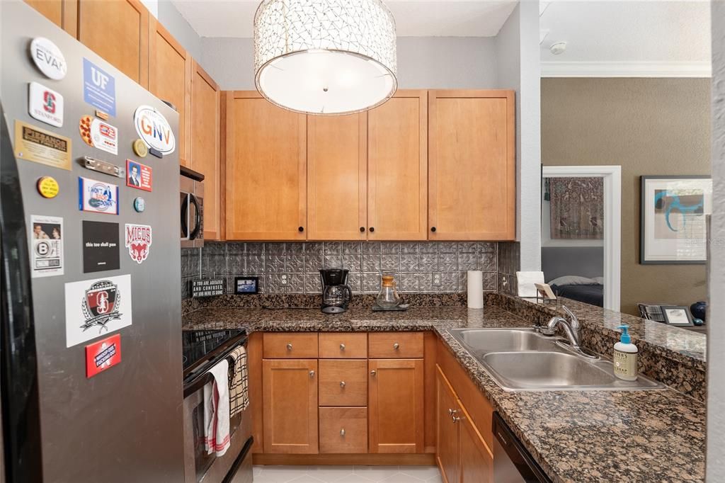 For Sale: $264,000 (1 beds, 1 baths, 990 Square Feet)