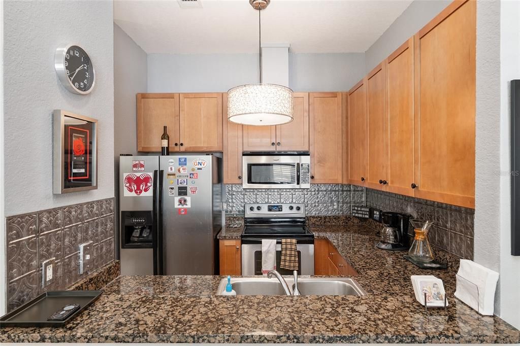 For Sale: $264,000 (1 beds, 1 baths, 990 Square Feet)