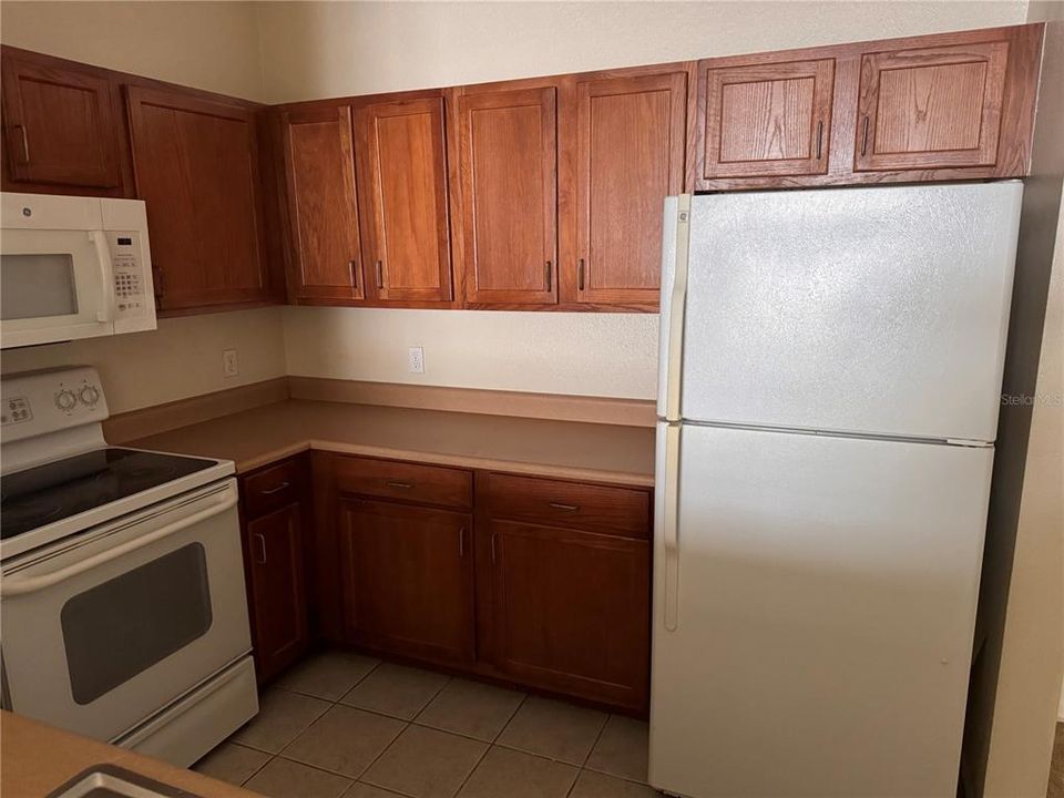 For Sale: $210,000 (1 beds, 1 baths, 801 Square Feet)