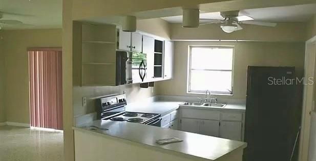 For Sale: $224,700 (2 beds, 1 baths, 1241 Square Feet)