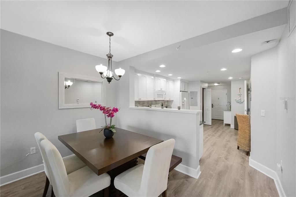 For Sale: $729,000 (2 beds, 2 baths, 1110 Square Feet)