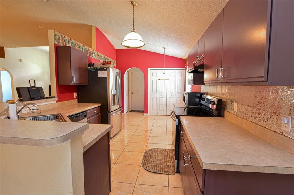 For Sale: $384,900 (3 beds, 2 baths, 1632 Square Feet)