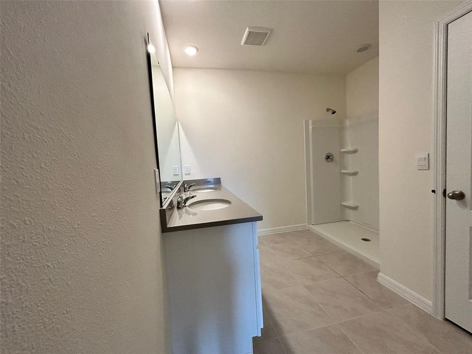 For Rent: $2,350 (3 beds, 2 baths, 1851 Square Feet)