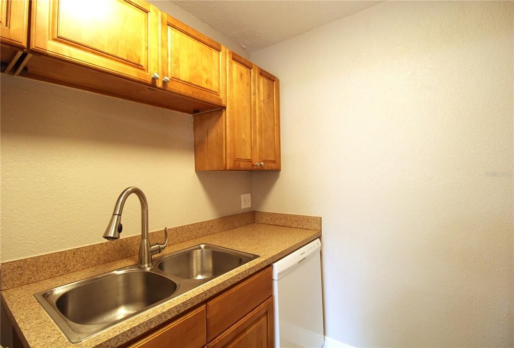 For Rent: $1,450 (1 beds, 1 baths, 644 Square Feet)