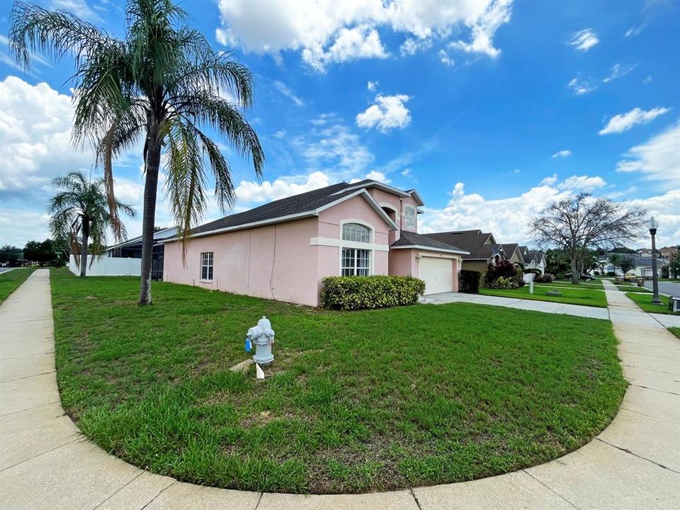 For Sale: $599,000 (5 beds, 3 baths, 2618 Square Feet)