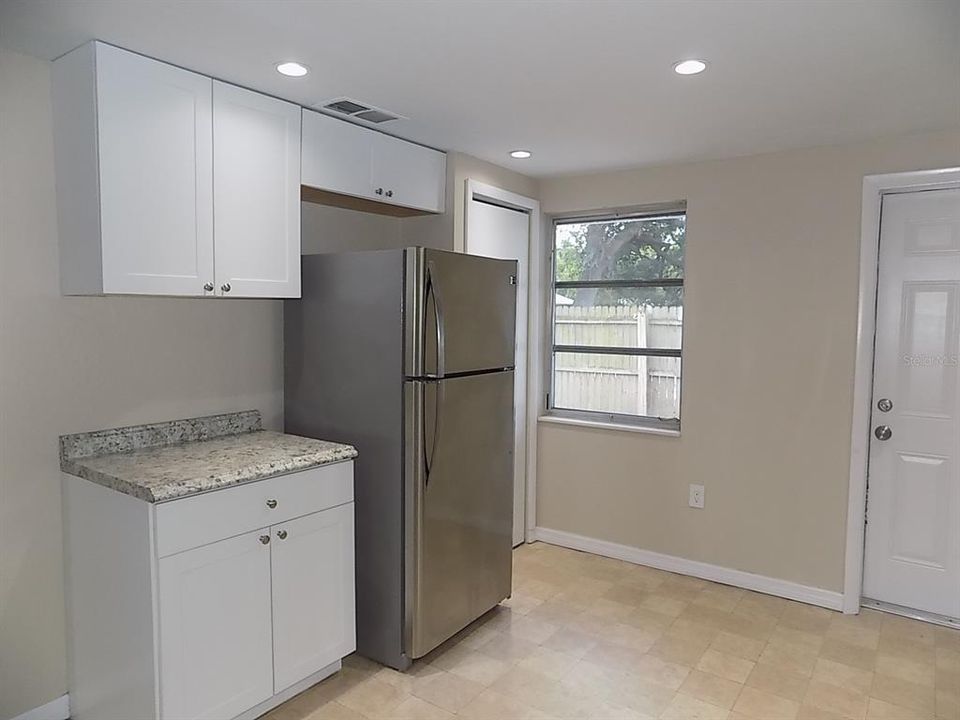 For Sale: $309,900 (2 beds, 1 baths, 768 Square Feet)