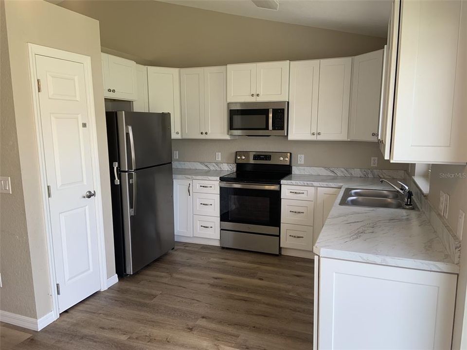 For Sale: $249,900 (3 beds, 2 baths, 1291 Square Feet)
