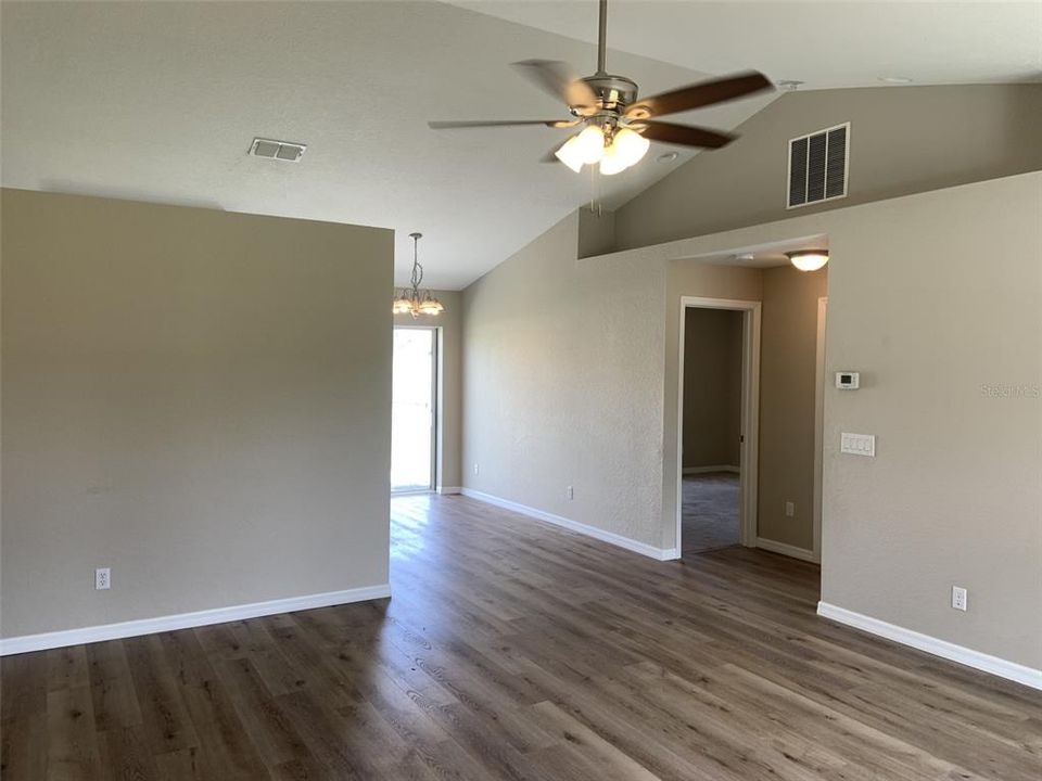 For Sale: $249,900 (3 beds, 2 baths, 1291 Square Feet)