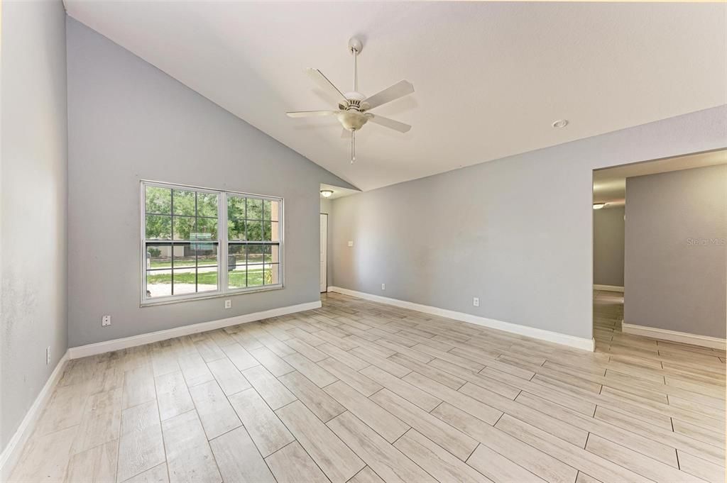 For Sale: $450,000 (4 beds, 2 baths, 1683 Square Feet)
