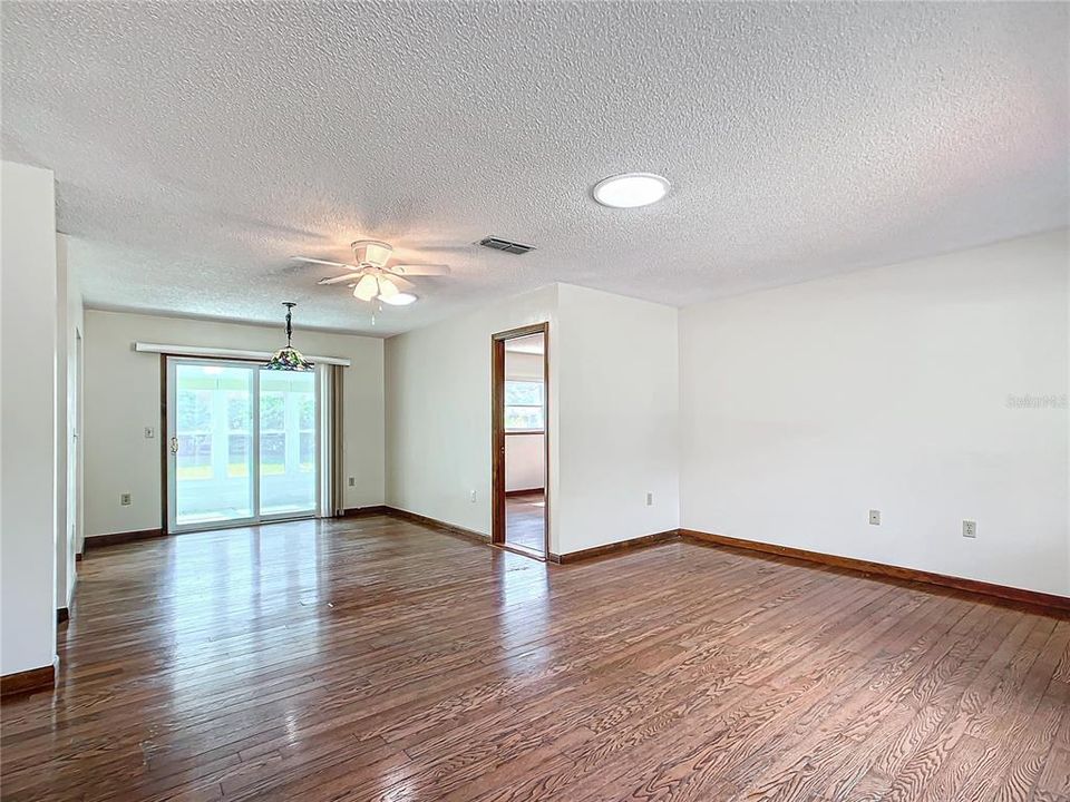 For Sale: $179,000 (2 beds, 2 baths, 1154 Square Feet)