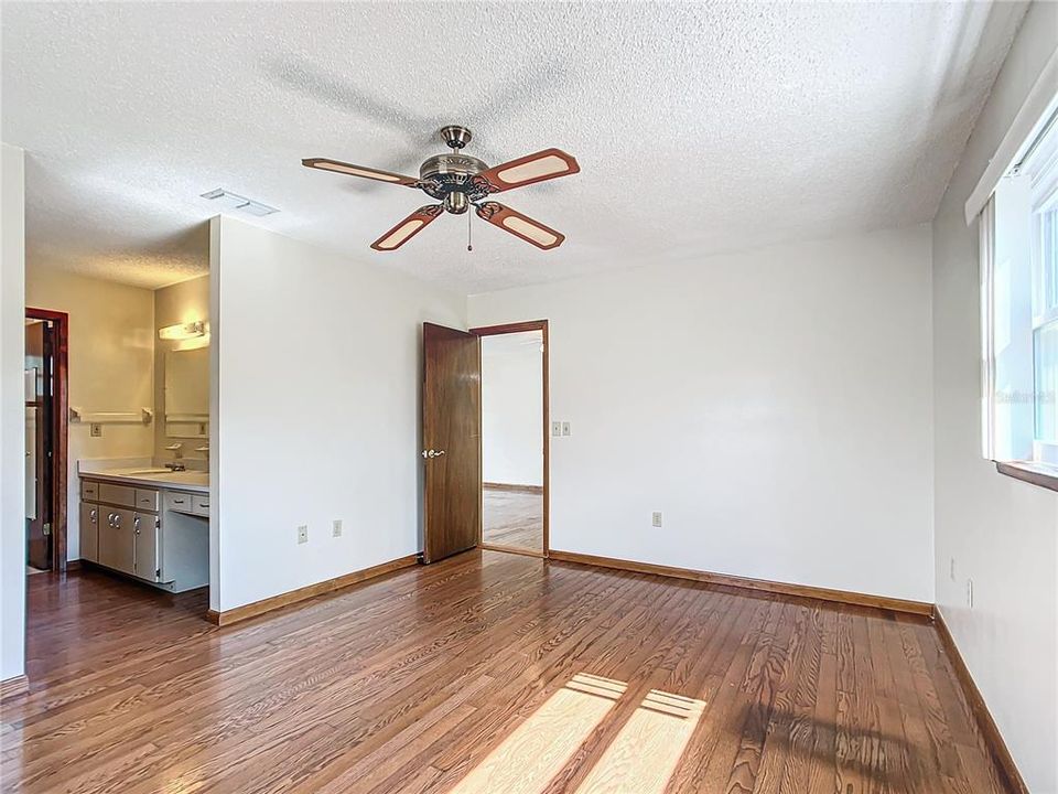 For Sale: $179,000 (2 beds, 2 baths, 1154 Square Feet)