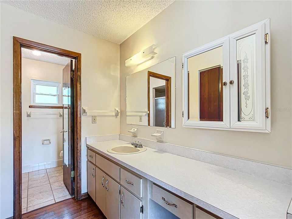 For Sale: $179,000 (2 beds, 2 baths, 1154 Square Feet)