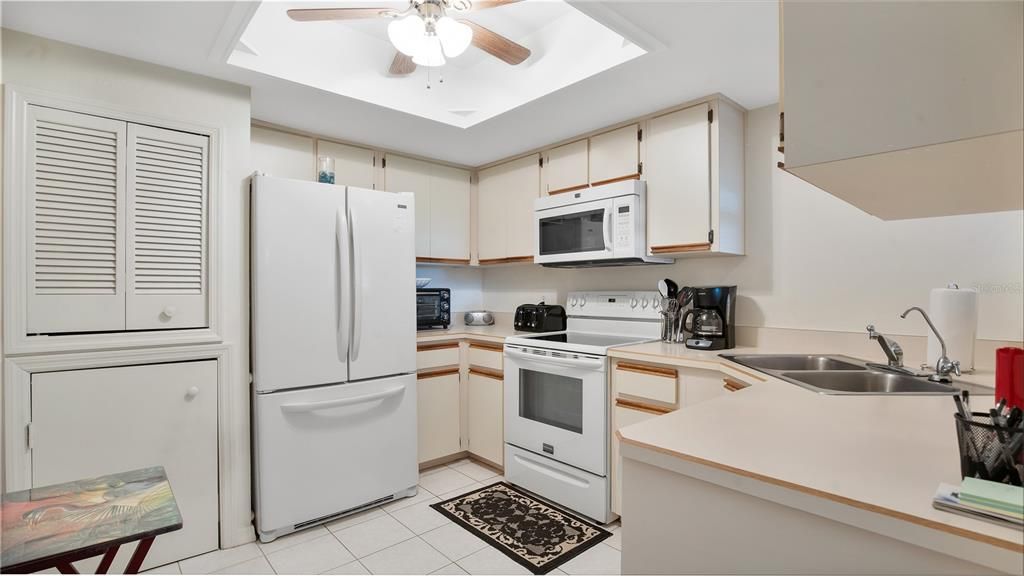 For Sale: $407,500 (2 beds, 2 baths, 1028 Square Feet)