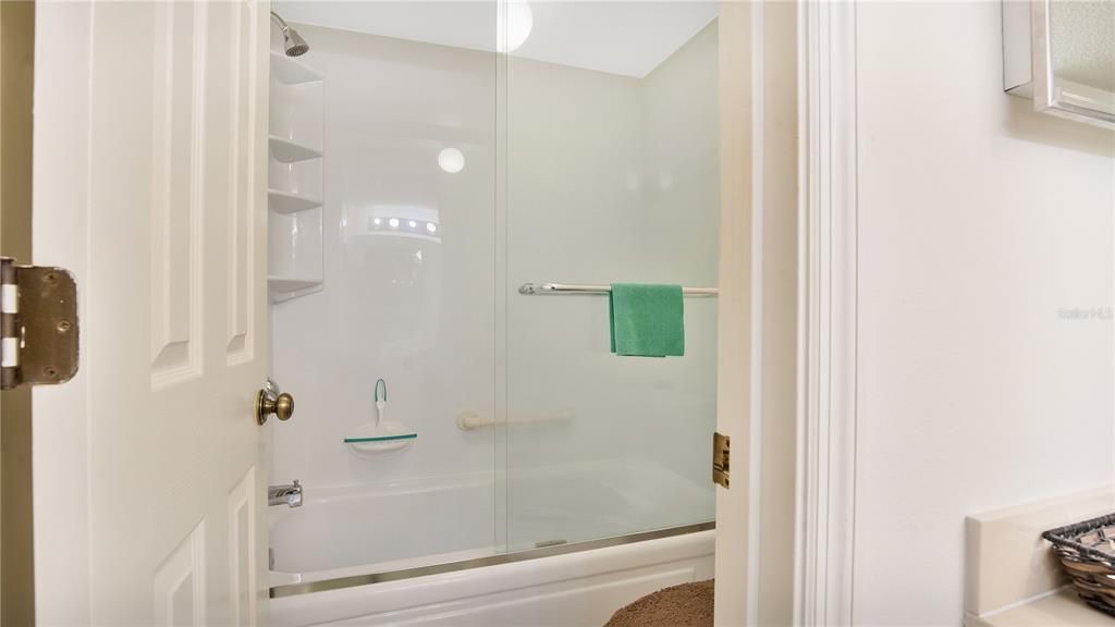 For Sale: $407,500 (2 beds, 2 baths, 1028 Square Feet)