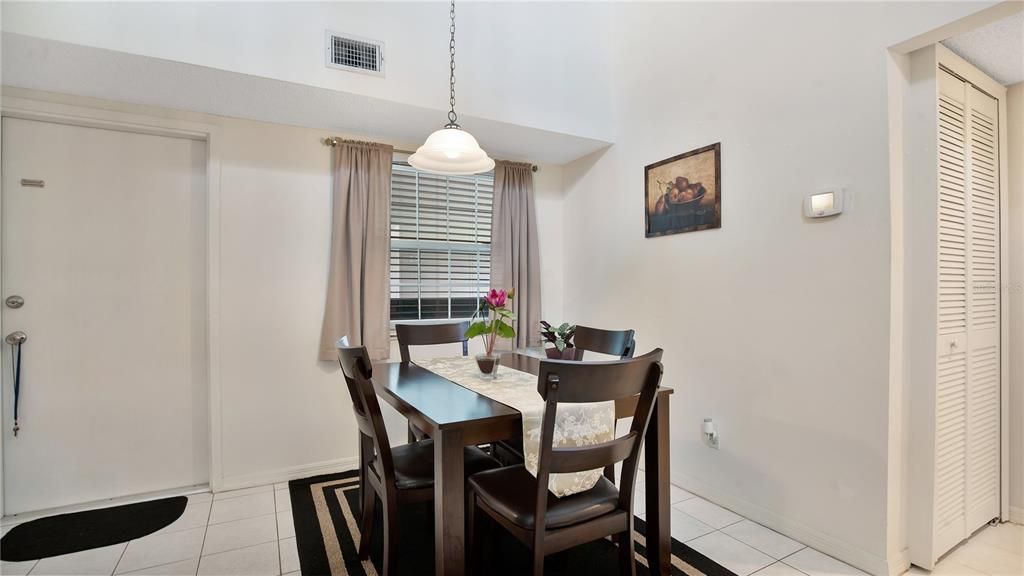 For Sale: $407,500 (2 beds, 2 baths, 1028 Square Feet)