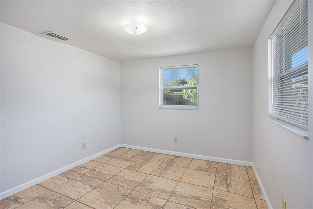 For Rent: $2,100 (3 beds, 1 baths, 1066 Square Feet)