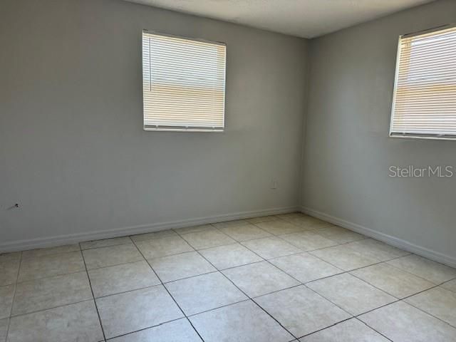 Active With Contract: $1,650 (3 beds, 2 baths, 1600 Square Feet)