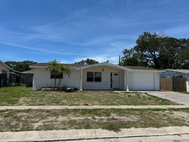 Active With Contract: $1,650 (3 beds, 2 baths, 1600 Square Feet)