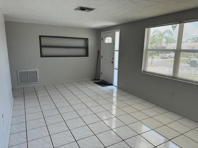 Active With Contract: $1,650 (3 beds, 2 baths, 1600 Square Feet)