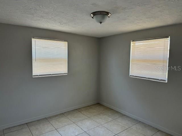 Active With Contract: $1,650 (3 beds, 2 baths, 1600 Square Feet)