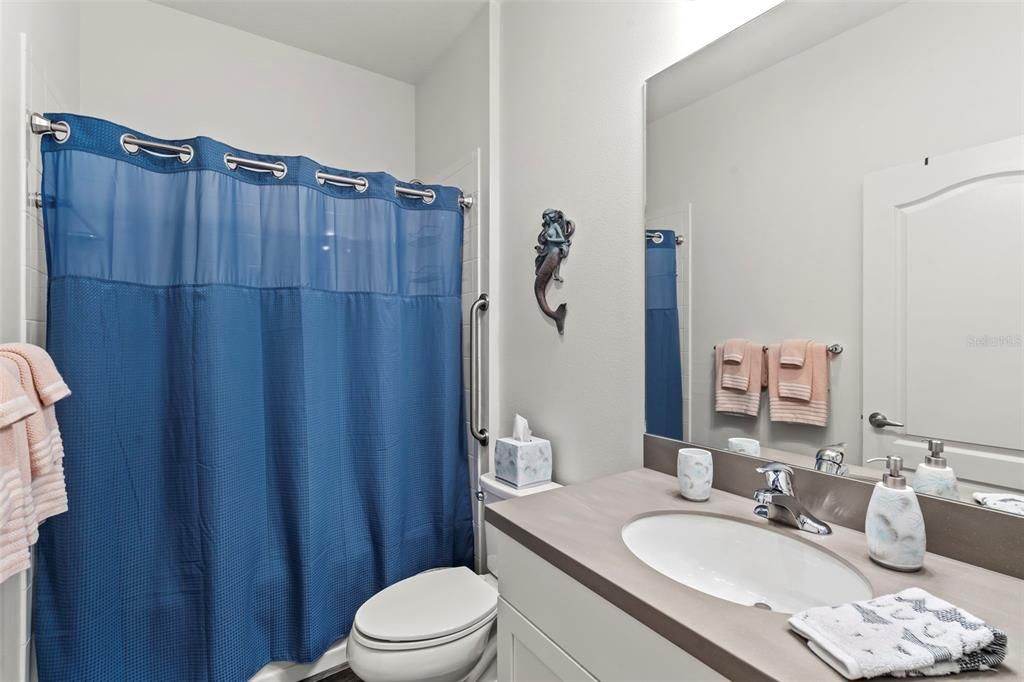 Guest bath tub/shower