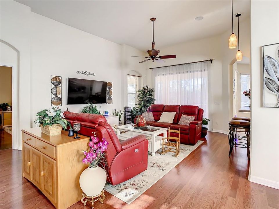 For Sale: $465,000 (3 beds, 2 baths, 1717 Square Feet)