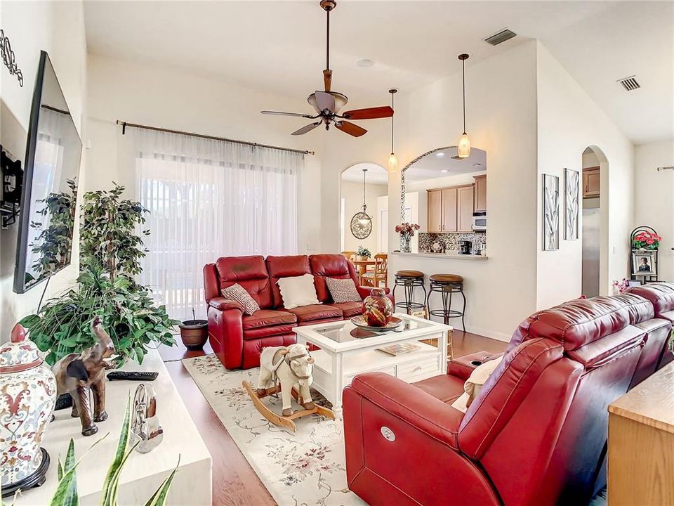 For Sale: $465,000 (3 beds, 2 baths, 1717 Square Feet)