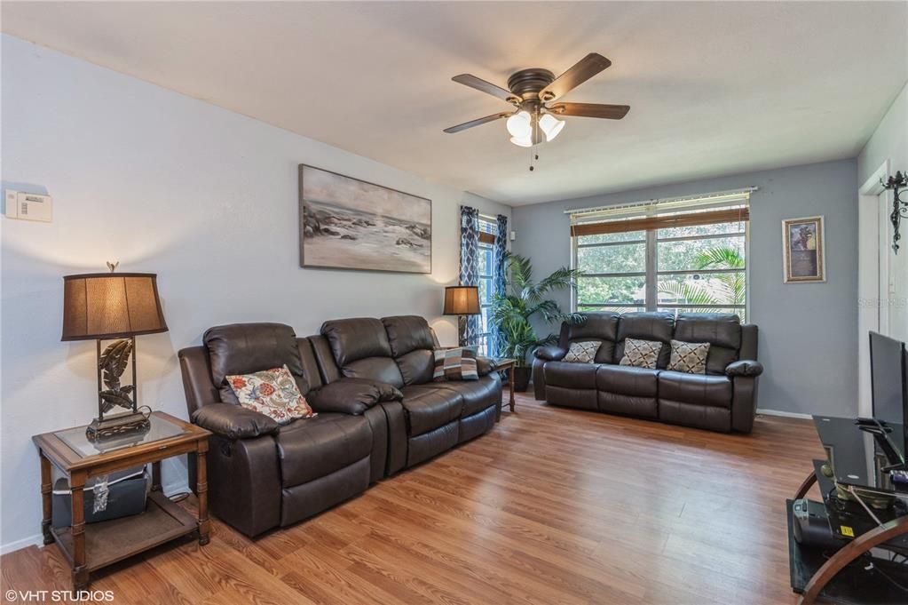 For Sale: $192,000 (3 beds, 1 baths, 1088 Square Feet)