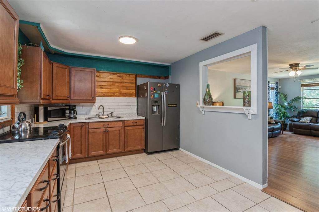 For Sale: $192,000 (3 beds, 1 baths, 1088 Square Feet)