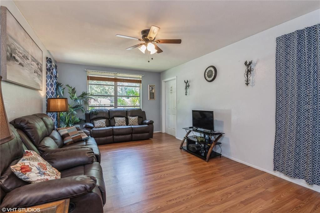 For Sale: $192,000 (3 beds, 1 baths, 1088 Square Feet)