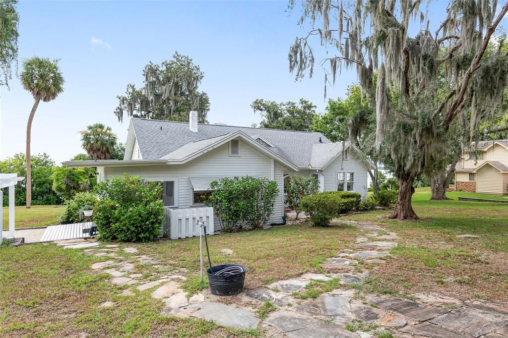 For Sale: $949,900 (2 beds, 2 baths, 1897 Square Feet)