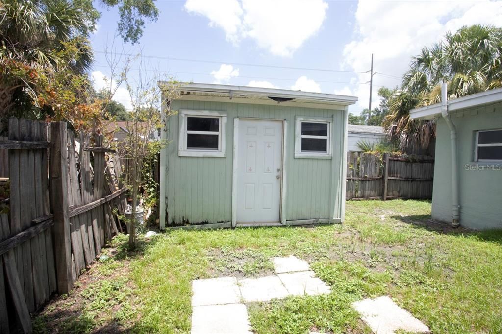 For Sale: $330,000 (4 beds, 1 baths, 1242 Square Feet)