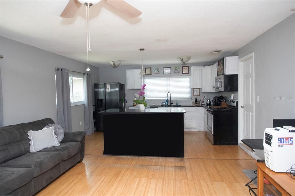 For Sale: $330,000 (4 beds, 1 baths, 1242 Square Feet)