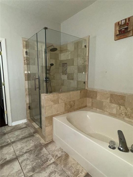 En Suite Shower, Tub