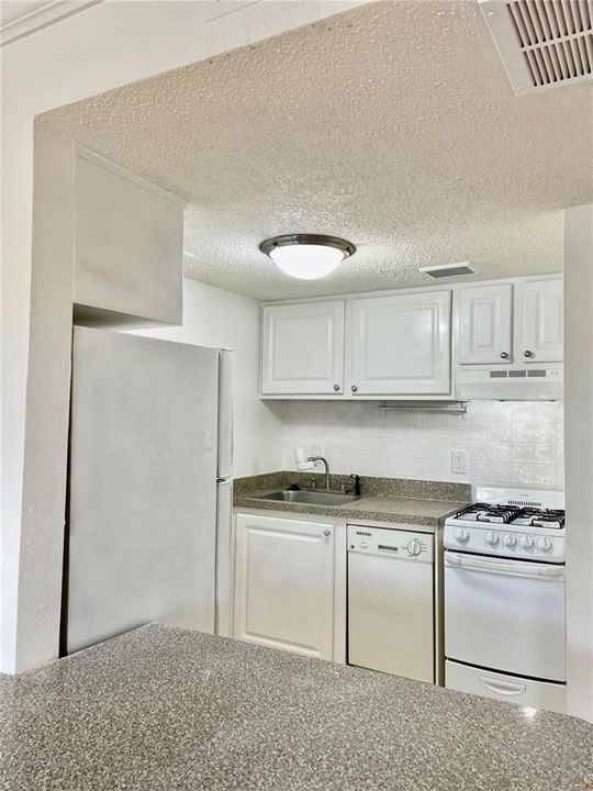 For Rent: $1,170 (1 beds, 1 baths, 496 Square Feet)