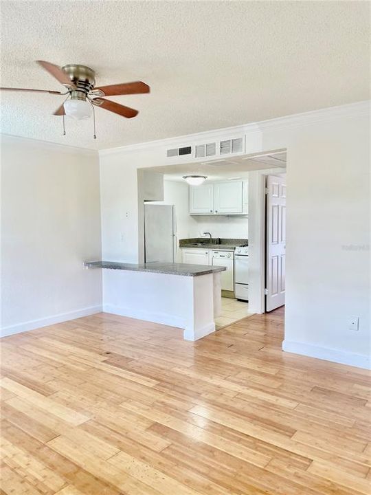 For Rent: $1,170 (1 beds, 1 baths, 496 Square Feet)