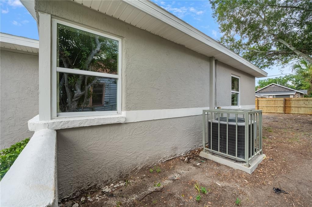 For Sale: $285,000 (3 beds, 1 baths, 950 Square Feet)