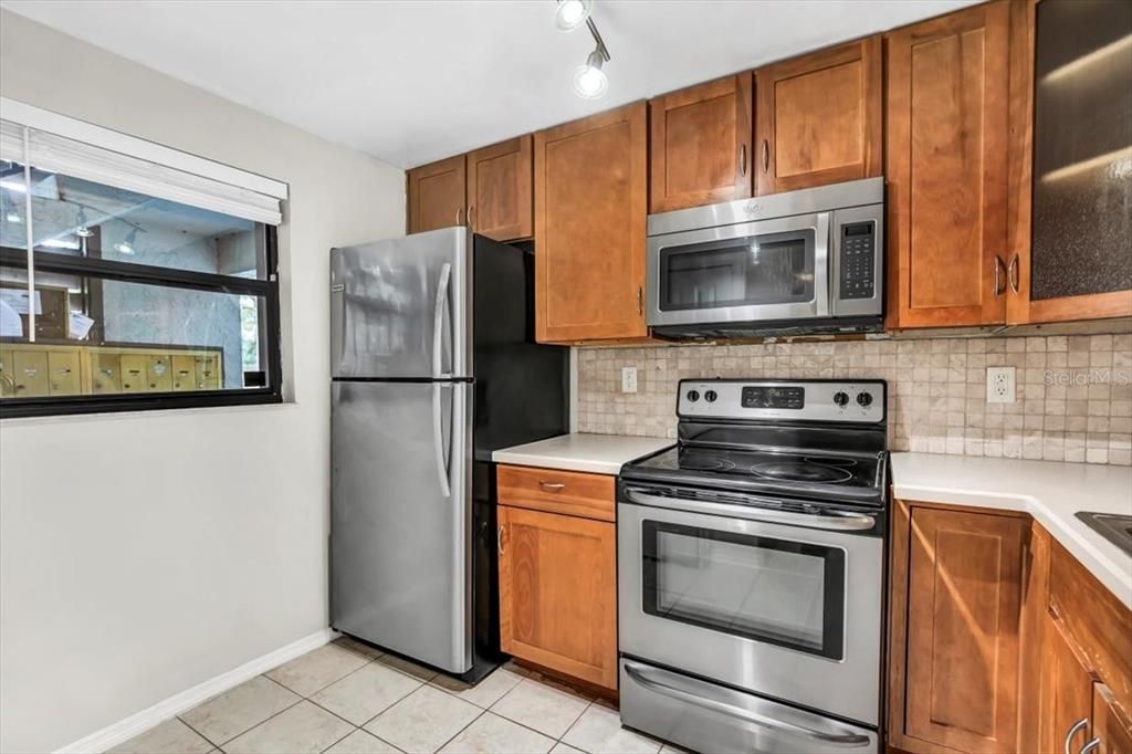 For Sale: $219,000 (2 beds, 2 baths, 940 Square Feet)