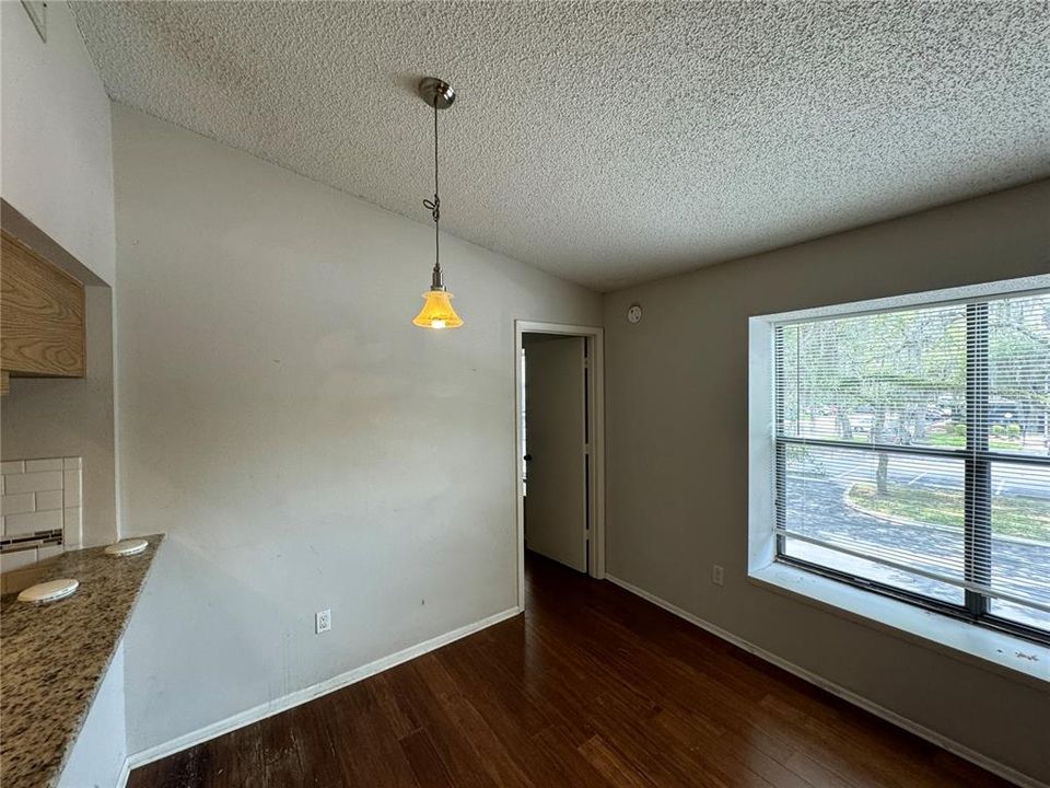 For Rent: $1,425 (2 beds, 2 baths, 912 Square Feet)