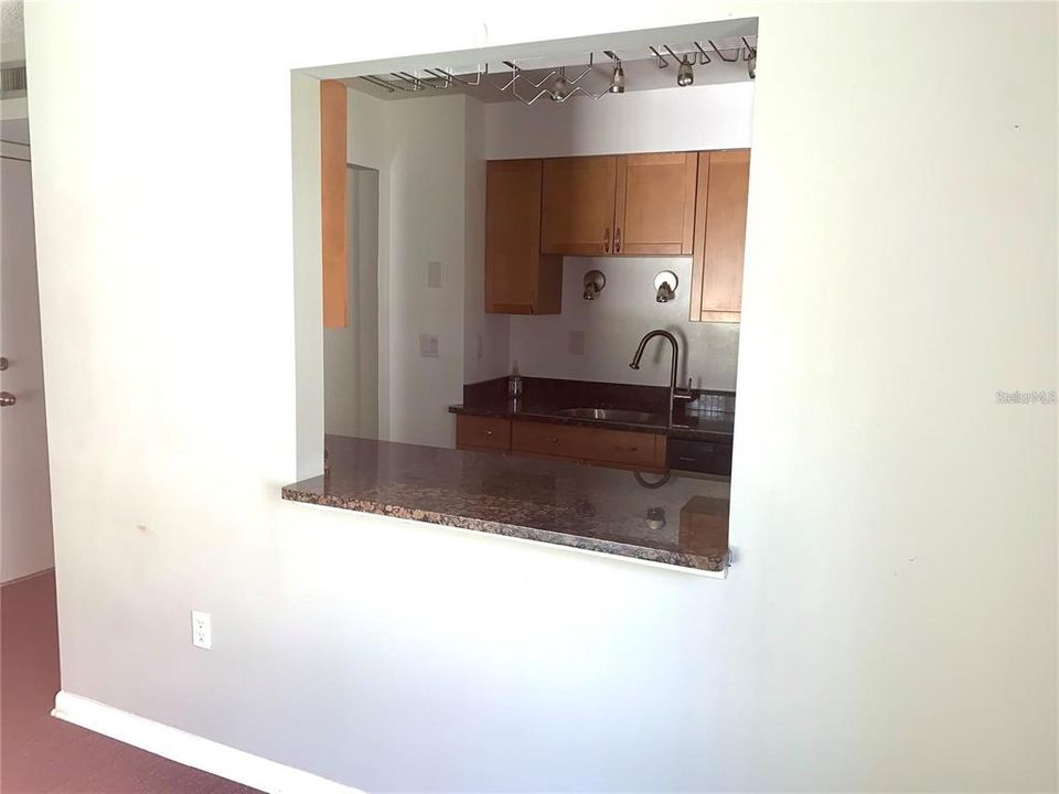 For Rent: $1,250 (1 beds, 1 baths, 576 Square Feet)